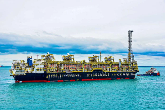 Senegal-Mauritanie-Le-FLNG-de-Golar-devrait-arriver-au-cette-semaine-a-Dakar-pour-le-projet-GTA