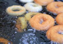 Les huiles usées dans les fast-food et restaurants informels : un poison silencieux dans l’alimentation quotidienne des populations africaines